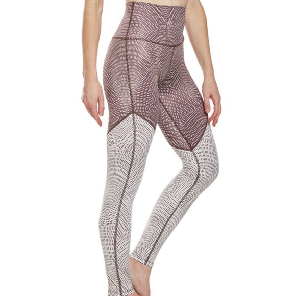 NWT Beyond Yoga Lux Midi Legging in Etched Fan - Picture 2 of 3
